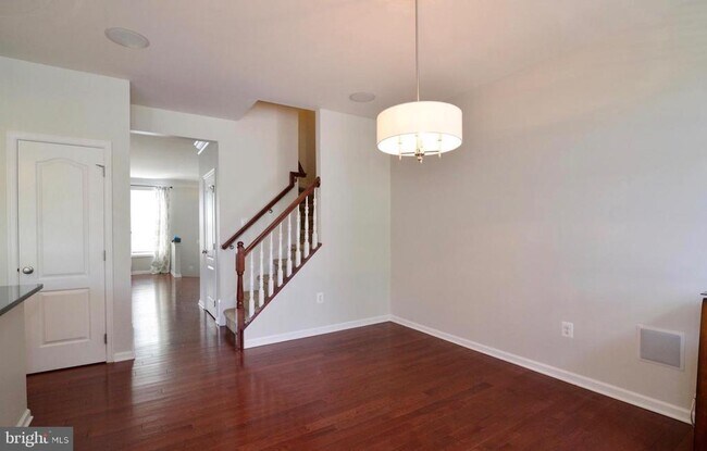 Building Photo - 43275 Mitcham Square