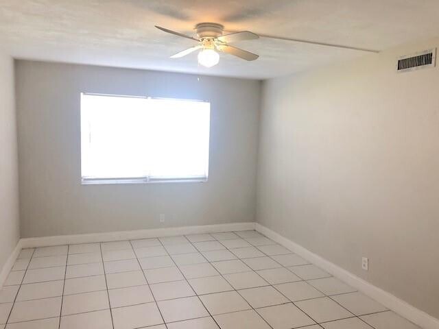 Building Photo - 18 St