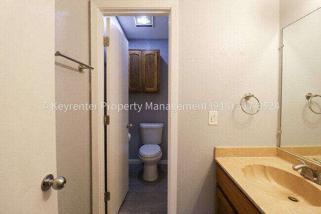Building Photo - 3 Bedroom Gem in Union Schools! Available for Immediate Move In!
