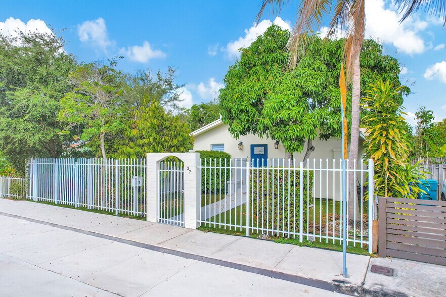 Building Photo - 37 NW 47th St