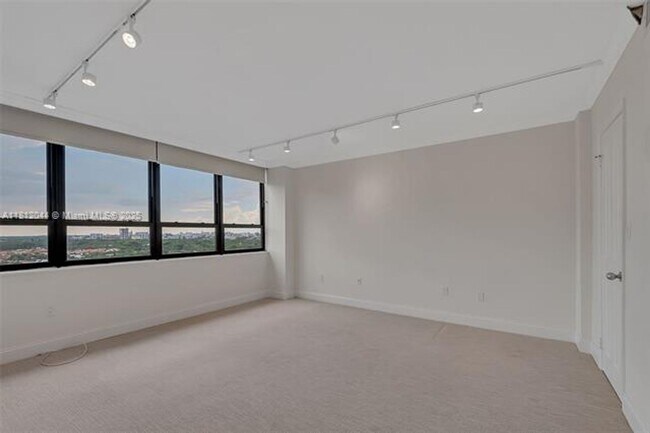 Building Photo - 3 Grove Isle Dr
