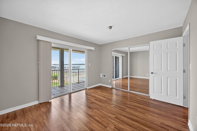 Building Photo - 83 Comares Ave