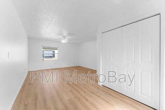 Building Photo - 4009 E Bird St