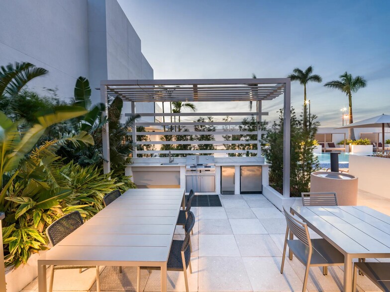 Fire up the grill by our resort-style pool for the ultimate outdoor vibe. - Modera St. Petersburg