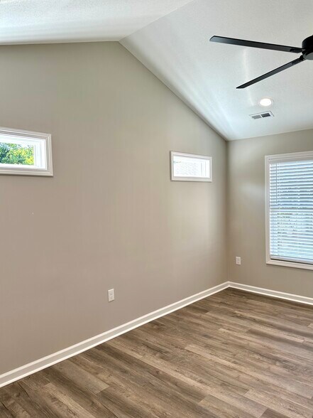 Large ceiling fan for optimal air movement - 2217 Kenwood Blvd SE