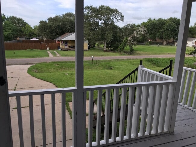 Building Photo - Gorgeous and spacious home in Danbury, Just remodeled and move in ready!