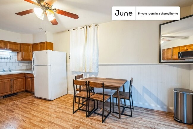 Building Photo - Private bedroom in 6 bed/2.5 bath Home