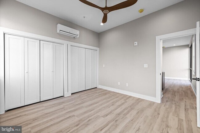 Building Photo - 400 S Conkling St