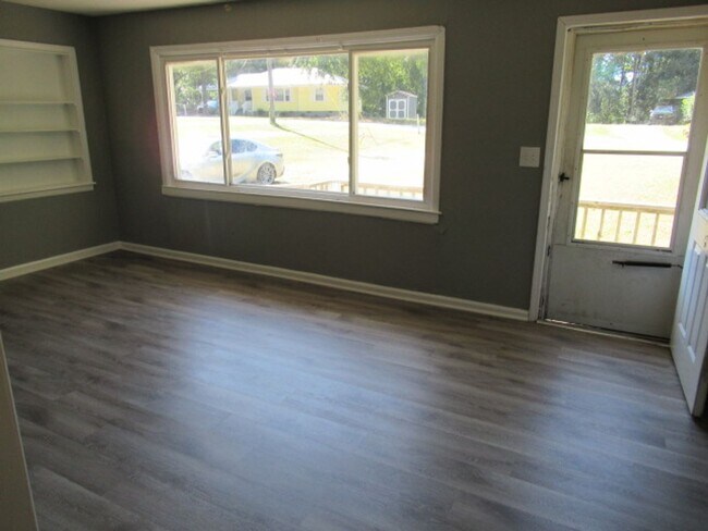 Building Photo - 36 Armstrong Dr