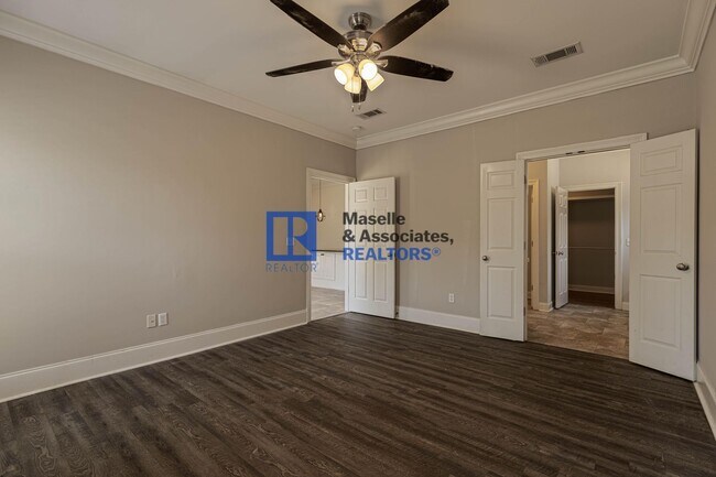 Building Photo - Beautiful 4 bedroom, 2 bathroom house in B...
