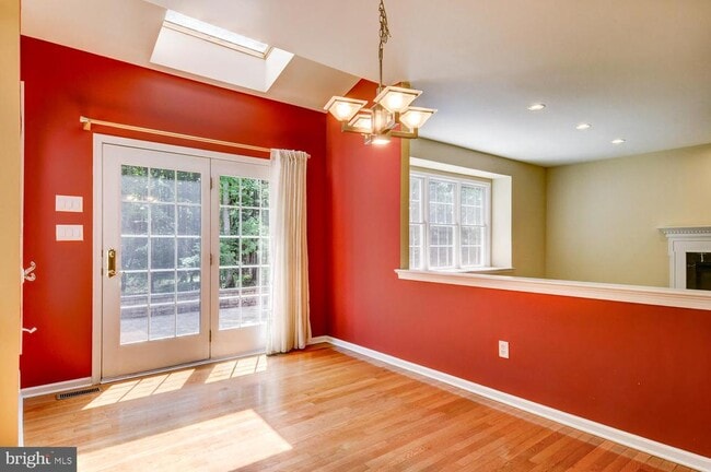 Building Photo - 45 Lockwood Dr