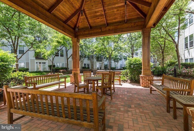 Building Photo - 1391 Pennsylvania Ave. SE