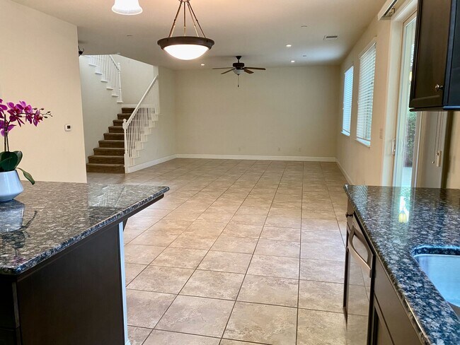 Building Photo - $3,150 Copper River, Beautiful 4 Bedroom -  E. Via Estrella Dr, Fresno / Gated Community