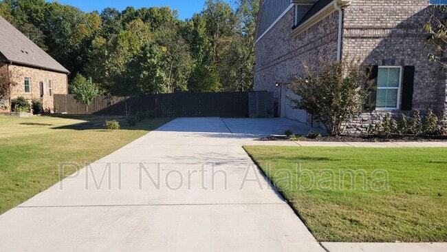 Building Photo - 130 Creekmound Dr