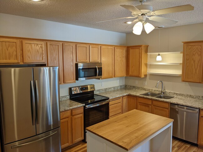 Kitchen - 5851 Prairie Ridge Dr