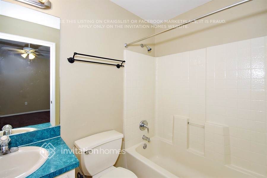 Building Photo - 711 Hawk Ln