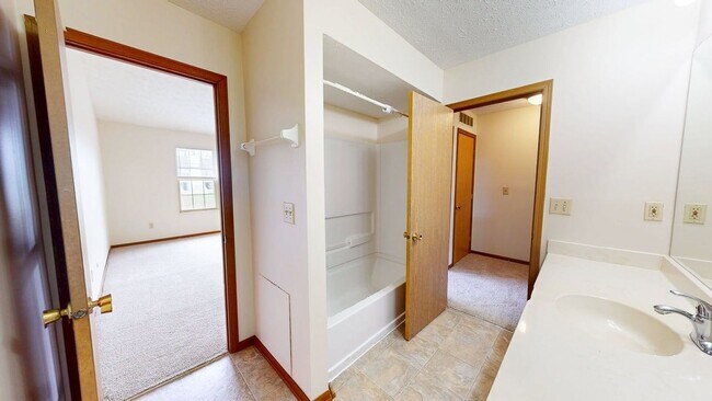 Building Photo - 5917 Shadow Lake Cir