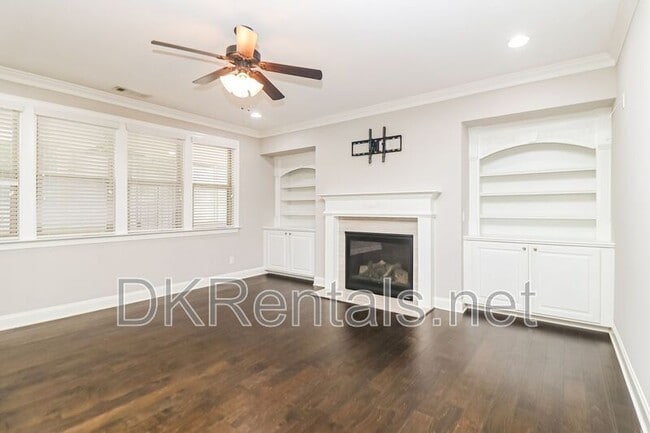 Building Photo - 5780 Bradenton Rd