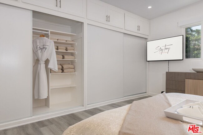 Building Photo - 8911 Cynthia St