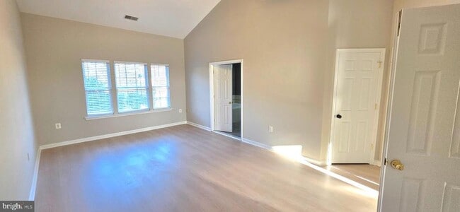 Building Photo - 676 McLeary Square SE