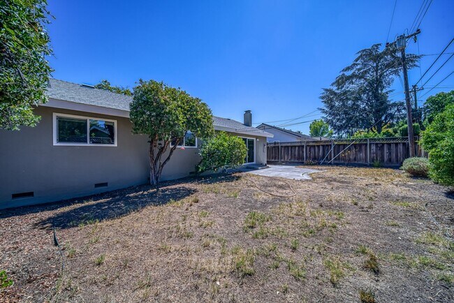 Building Photo - 5741 Seifert Ave