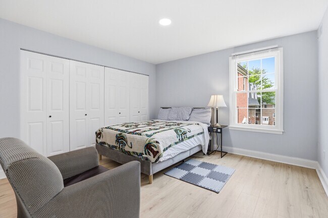 Building Photo - 742 Quince Orchard Blvd