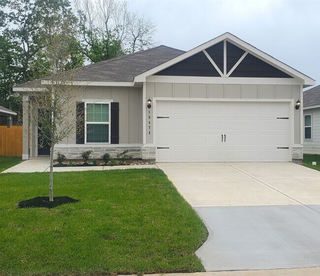 Primary Photo - 15474 Maple Ter Dr