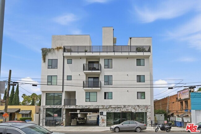 Building Photo - 667 N Wilton Pl