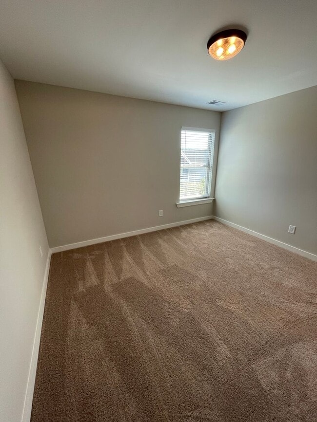 Building Photo - 282 Shiloh Creek Dr