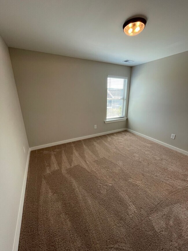 Building Photo - Home for Rent in Calera, AL!!! Available to View with 48 Hour Notice!!!