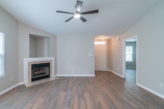 Building Photo - Lovely home in Monroe!