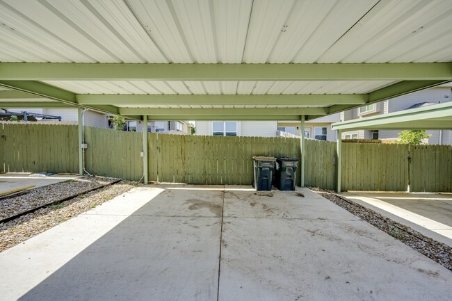 Building Photo - 9706 Whisper Willow Blvd