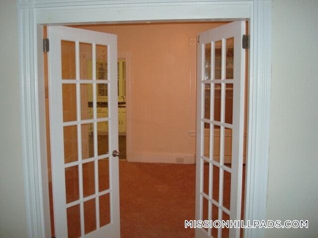 Building Photo - 42 Hillside St