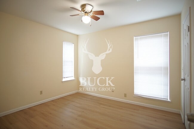 Building Photo - 1630 Kavel Dr