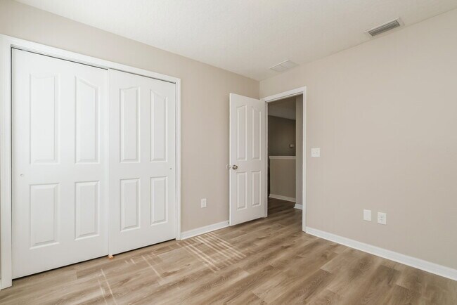 Building Photo - 9243 Wellstone Dr