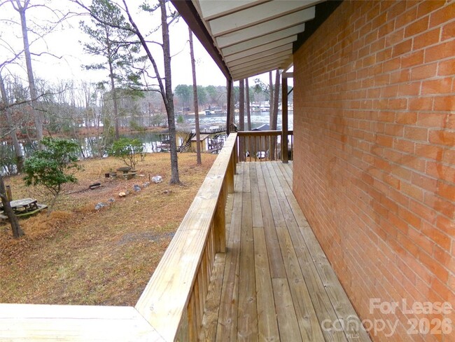 Building Photo - 869 Emerald Shores Rd