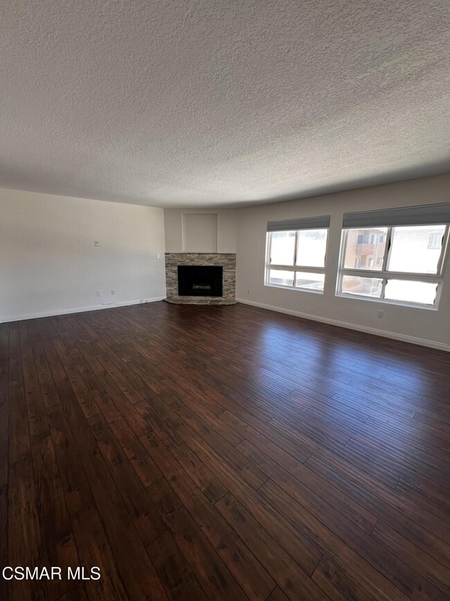 Building Photo - 5401 Zelzah Ave