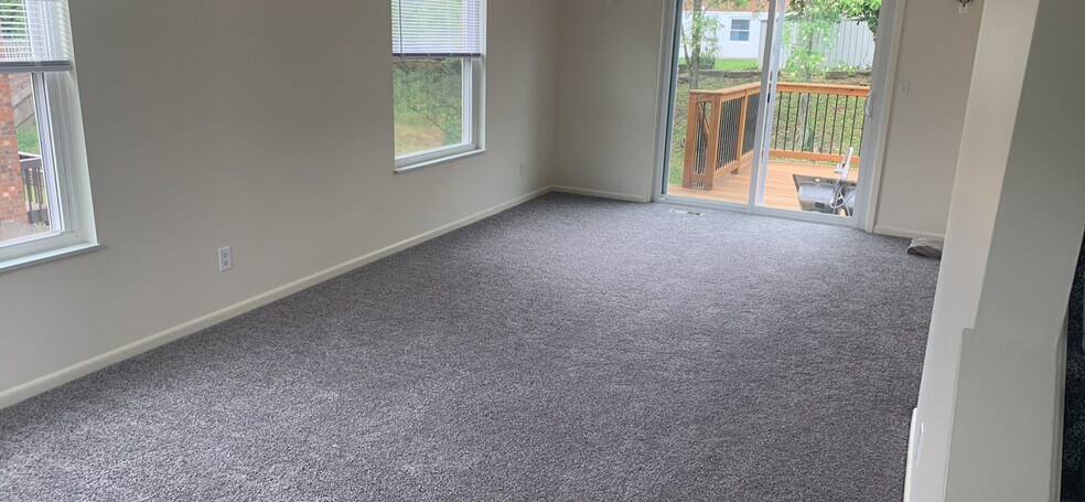 Large living room - 16 Kyles Ln