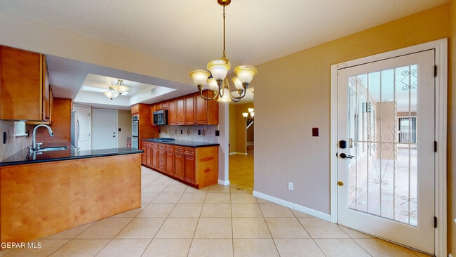 Building Photo - 801 Claravista Ln