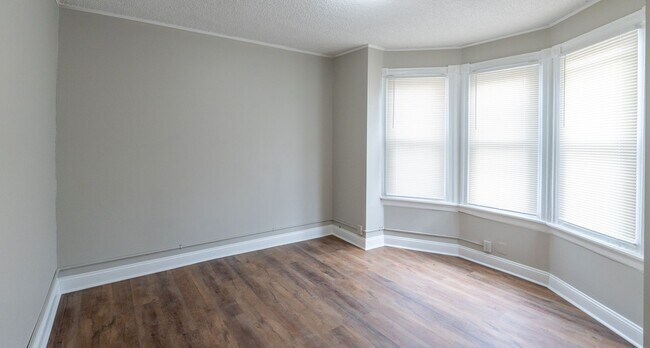 Building Photo - Newly remodeled 3 bedroom Grays Ferry Area