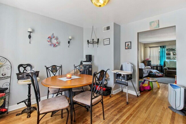 Building Photo - 2320 S 92nd St