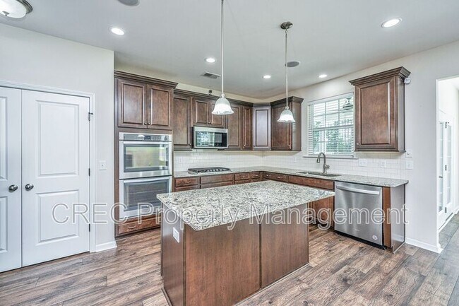 Building Photo - 201 Bigleaf Ct