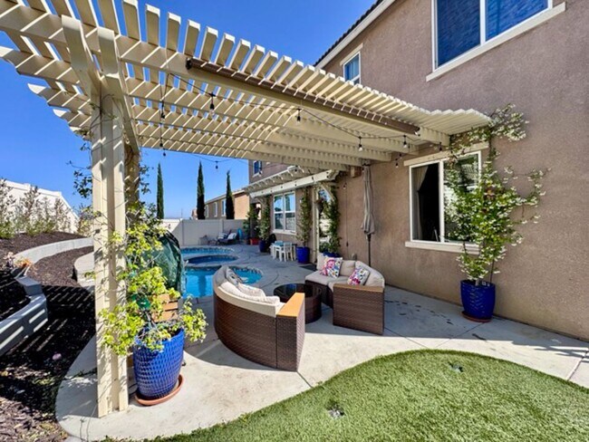 Building Photo - Stunning 5 Bedroom + Office Home with Priv...
