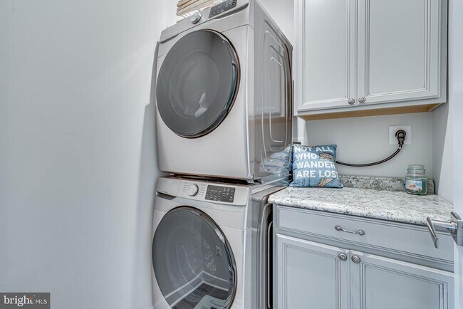 Building Photo - 2705 Evansgreen Dr