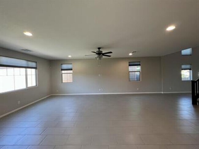 Building Photo - Spectacular NW Home For Rent