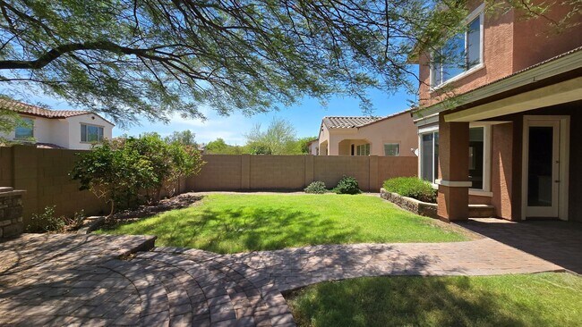 Building Photo - Upgraded kitchen and lots of sq ft in Verrado!