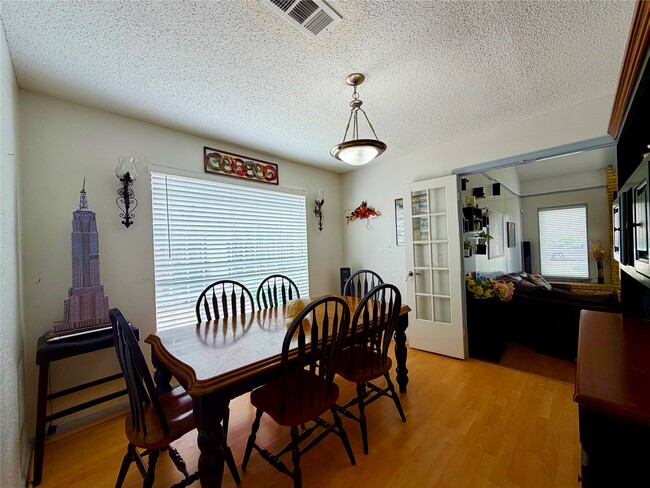 Building Photo - 15111 Chasehill Dr