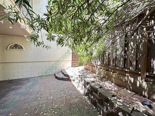 Building Photo - 802 Kingfisher Terrace