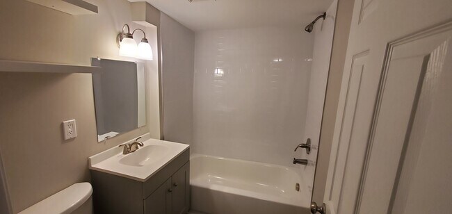 Building Photo - 1605 Douglas Ave