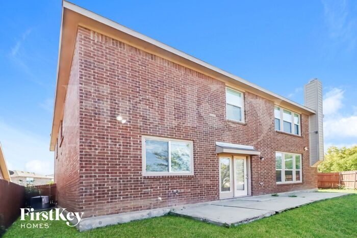 Building Photo - 2301 Saffron Ln